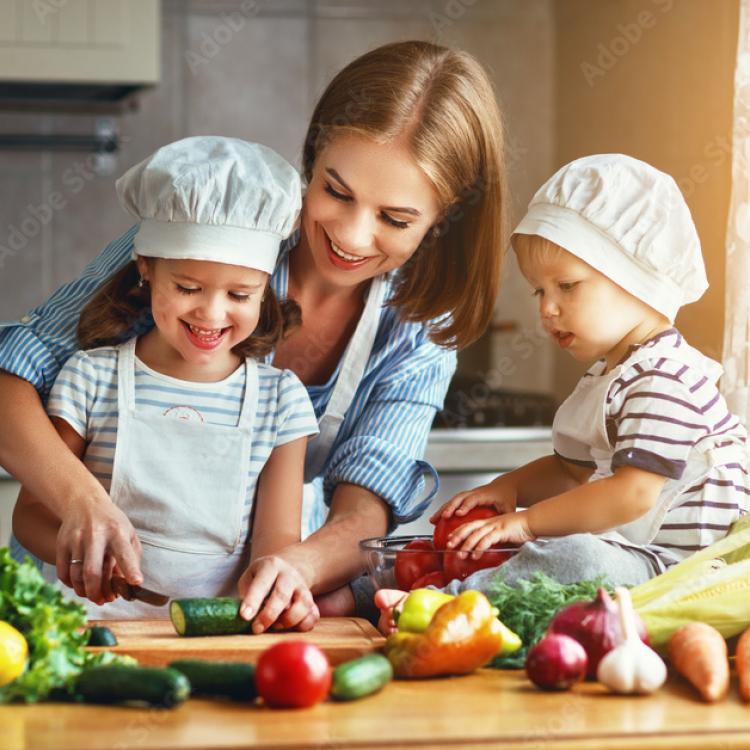  Family cooking